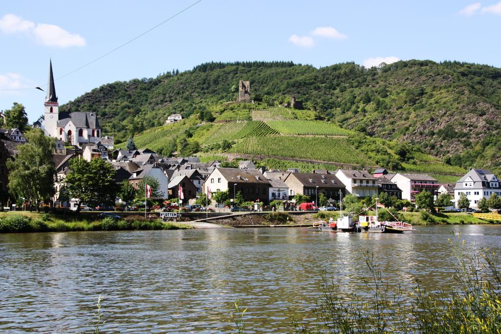 Weinhotel Hubertus Garni คล็อตเทน ภายนอก รูปภาพ